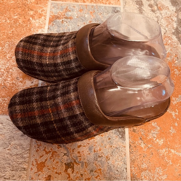 🎁Fabulous Sofft Plaid Woolen Clogs! - Picture 13 of 16